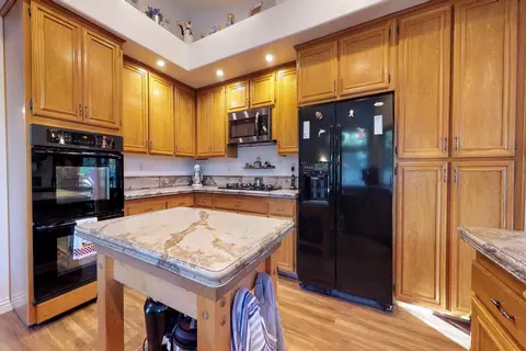 42185 Round Hill Dr, Lancaster, CA 93536 photo 11