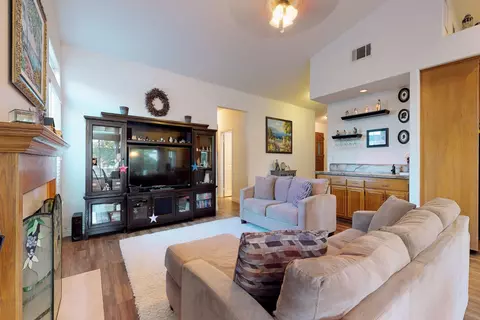 42185 Round Hill Dr, Lancaster, CA 93536 photo 13