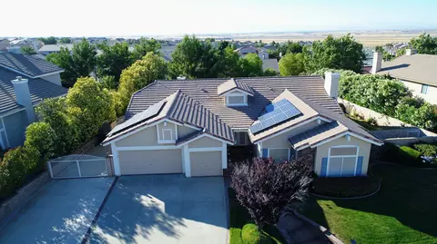 42185 Round Hill Dr, Lancaster, CA 93536 photo 1