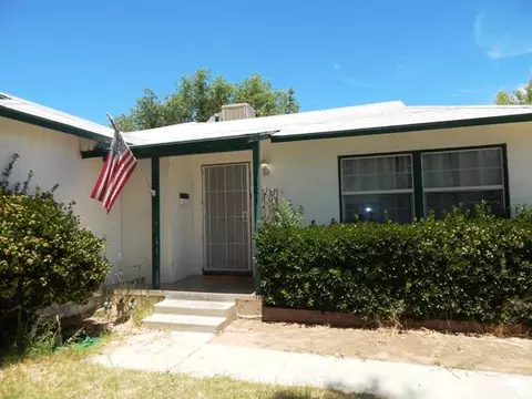 1421 Ivyton St W, Lancaster, CA 93534 photo 2
