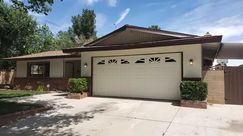 703 Oldfield St E, Lancaster, CA 93535 photo 1