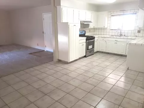 703 Oldfield St E, Lancaster, CA 93535 photo 5