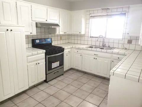 703 Oldfield St E, Lancaster, CA 93535 photo 3