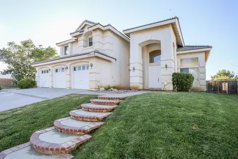 7357 Round Hill Dr, Lancaster, CA 93536 photo 1