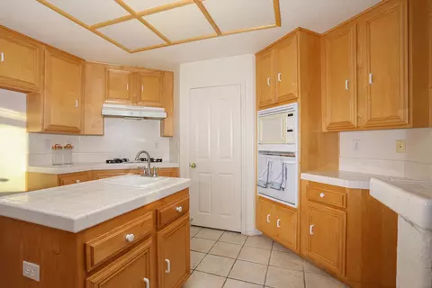 7357 Round Hill Dr, Lancaster, CA 93536 photo 7