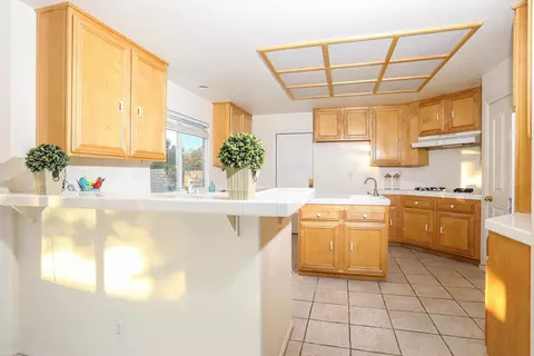 7357 Round Hill Dr, Lancaster, CA 93536 photo 6
