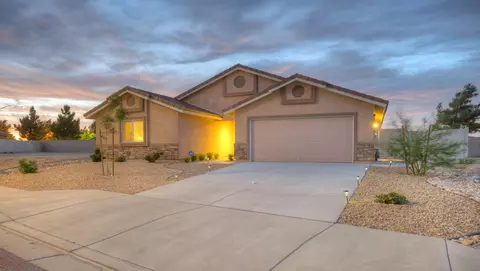 5835 Vahan Ct, Lancaster, CA 93536 photo 2