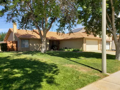 44027 Andale Ave, Lancaster, CA 93535 photo 2