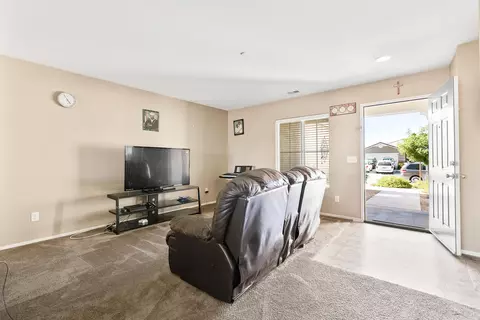 3122 Garnet Ln, Lancaster, CA 93535 photo 8
