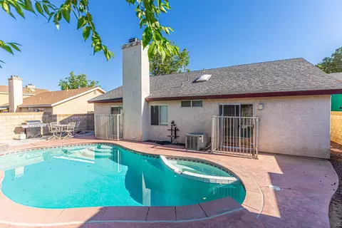 530 Ivyton St E, Lancaster, CA 93535 photo 5