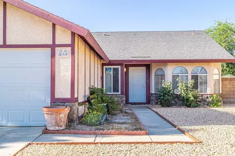 530 Ivyton St E, Lancaster, CA 93535 photo 2