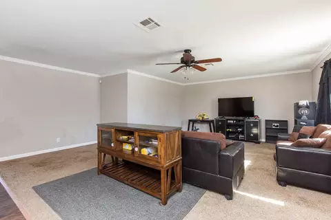 43741 Beech Ave, Lancaster, CA 93534 photo 2