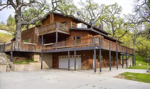 17724 Pigeon Springs Rd, Tehachapi, CA 93561 photo 1