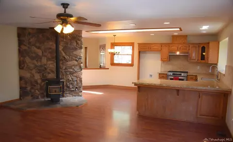 19404 Backes Ln, Tehachapi, CA 93561 photo 10