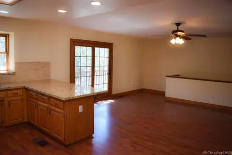 19404 Backes Ln, Tehachapi, CA 93561 photo 3