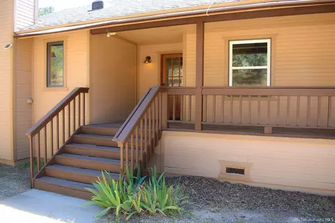 19404 Backes Ln, Tehachapi, CA 93561 photo 2