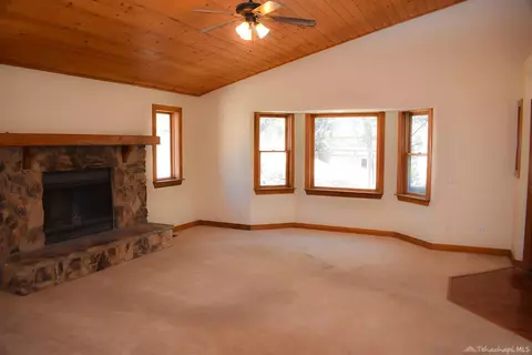 19404 Backes Ln, Tehachapi, CA 93561 photo 4