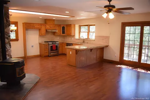 19404 Backes Ln, Tehachapi, CA 93561 photo 7