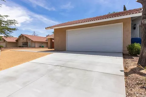 42946 39th St W, Lancaster, CA 93536 photo 2