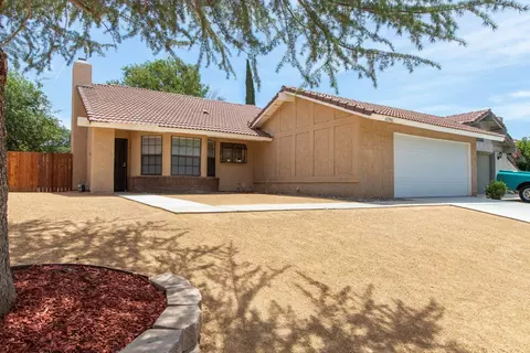 42946 39th St W, Lancaster, CA 93536 photo 1