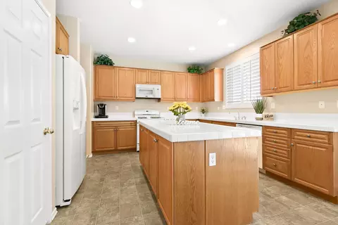 2710 Norberry St E, Lancaster, CA 93535 photo 8