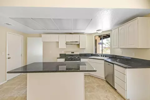 37427 37th St E, Palmdale, CA 93550 photo 6