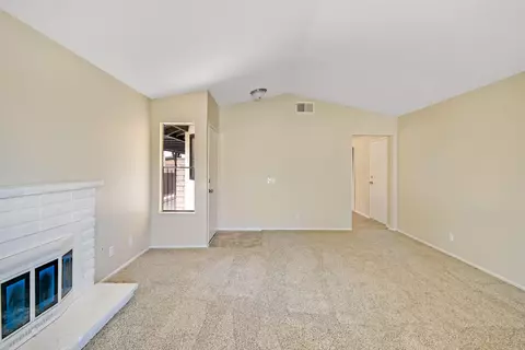 37427 37th St E, Palmdale, CA 93550 photo 3