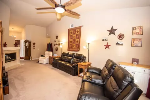 42003 Allan Dr, Lancaster, CA 93536 photo 11