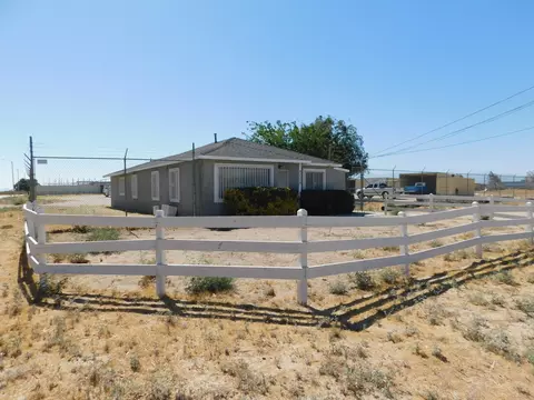 42556 8th St E, Lancaster, CA 93535 photo 3