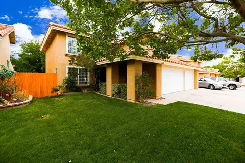 649 Esther Dr, Lancaster, CA 93535 photo 3