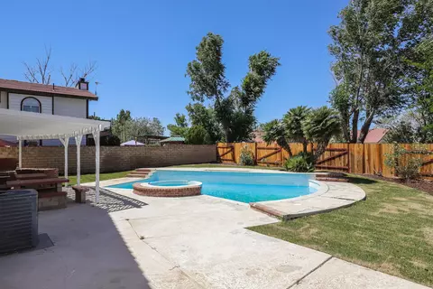 37618 Dixie Dr, Palmdale, CA 93550 photo 5