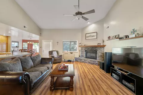 18121 Flare Dr, Tehachapi, CA 93561 photo 5