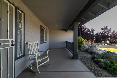 18121 Flare Dr, Tehachapi, CA 93561 photo 3