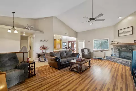 18121 Flare Dr, Tehachapi, CA 93561 photo 4