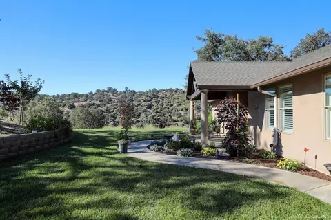 19300 Badger Ct, Tehachapi, CA 93561 photo 2