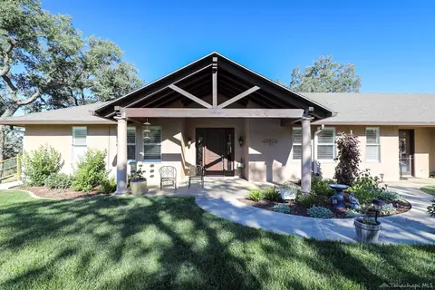 19300 Badger Ct, Tehachapi, CA 93561 photo 1