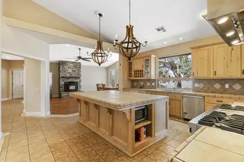 19300 Badger Ct, Tehachapi, CA 93561 photo 7