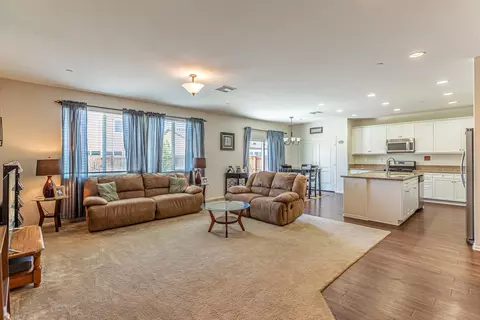3422 Arrowhead Ct, Rosamond, CA 93560 photo 4