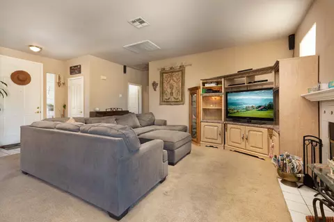 1659 Baring St, Lancaster, CA 93535 photo 2