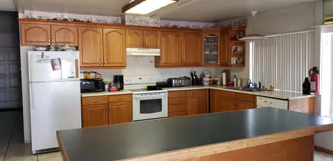 1229 Pondera St E, Lancaster, CA 93535 photo 2
