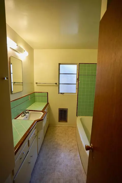 208 B St W, Tehachapi, CA 93561 photo 6