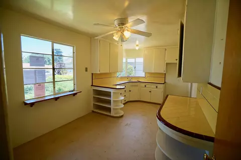 208 B St W, Tehachapi, CA 93561 photo 2