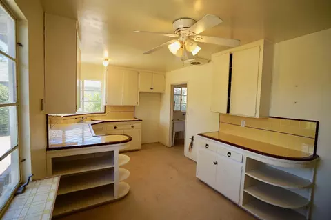 208 B St W, Tehachapi, CA 93561 photo 3
