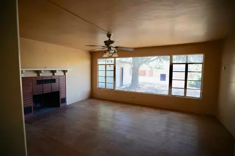 208 B St W, Tehachapi, CA 93561 photo 4