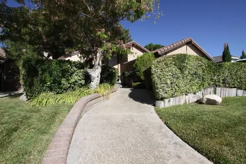 44015 Shad St, Lancaster, CA 93536 photo 2