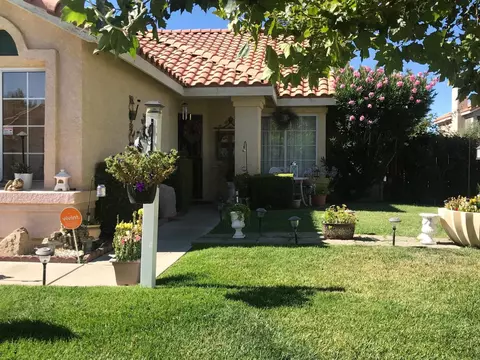 1833 Newgrove St E, Lancaster, CA 93535 photo 1