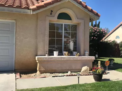 1833 Newgrove St E, Lancaster, CA 93535 photo 3