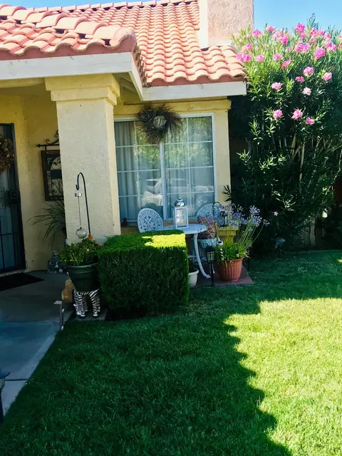1833 Newgrove St E, Lancaster, CA 93535 photo 4