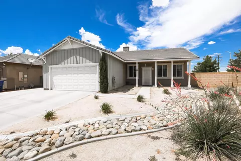 251 Baring St, Lancaster, CA 93535 photo 2