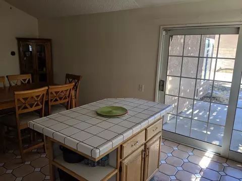 669 Eston Pl, Lancaster, CA 93535 photo 4